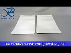 pochette zippée blanche debout