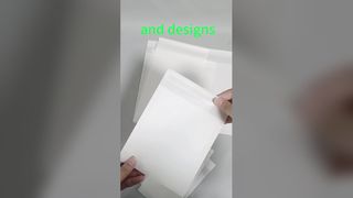 Sacs de papier en verre translucide biodégradables et personnalisables pour l'emballage de t-shirts