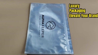 Sacs à fermeture éclair en plastique mat de luxe pour la vente au détail de marque et l'emballage de produits haut de gamme