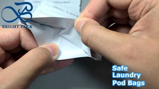 petits sacs blancs à l'épreuve des enfants pour le détergent en capsules de lessive