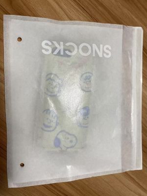 Fabrique en gros T-shirt de luxe bon marché sac en papier pour avec de petits trous ronds