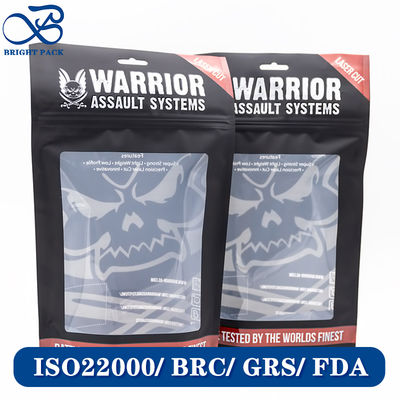 Sacs Mylar résistants à l'eau Sacs debout pour l'emballage de vêtements avec fenêtres transparentes en gros.